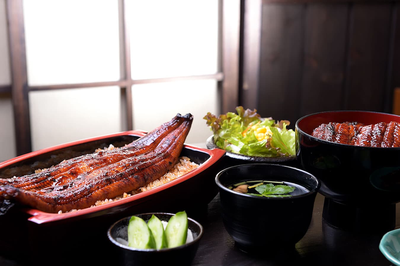 시장을 집어삼킨 5,000원짜리 장어덮밥