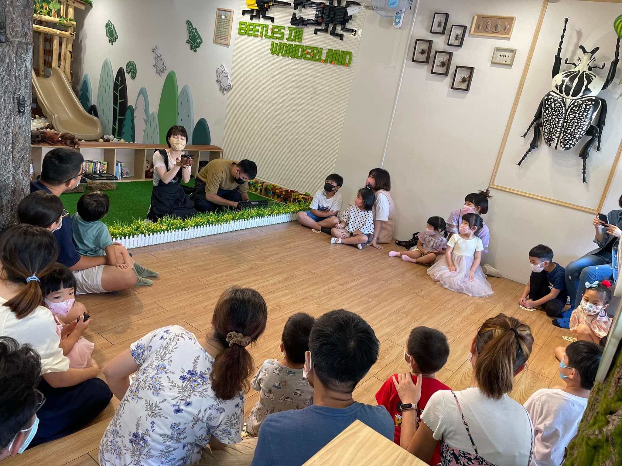 아이는 미끼였다, 진짜 고객은 지친 부모