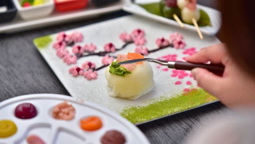 미술관에서 자고 작품을 먹는 특이한 호텔